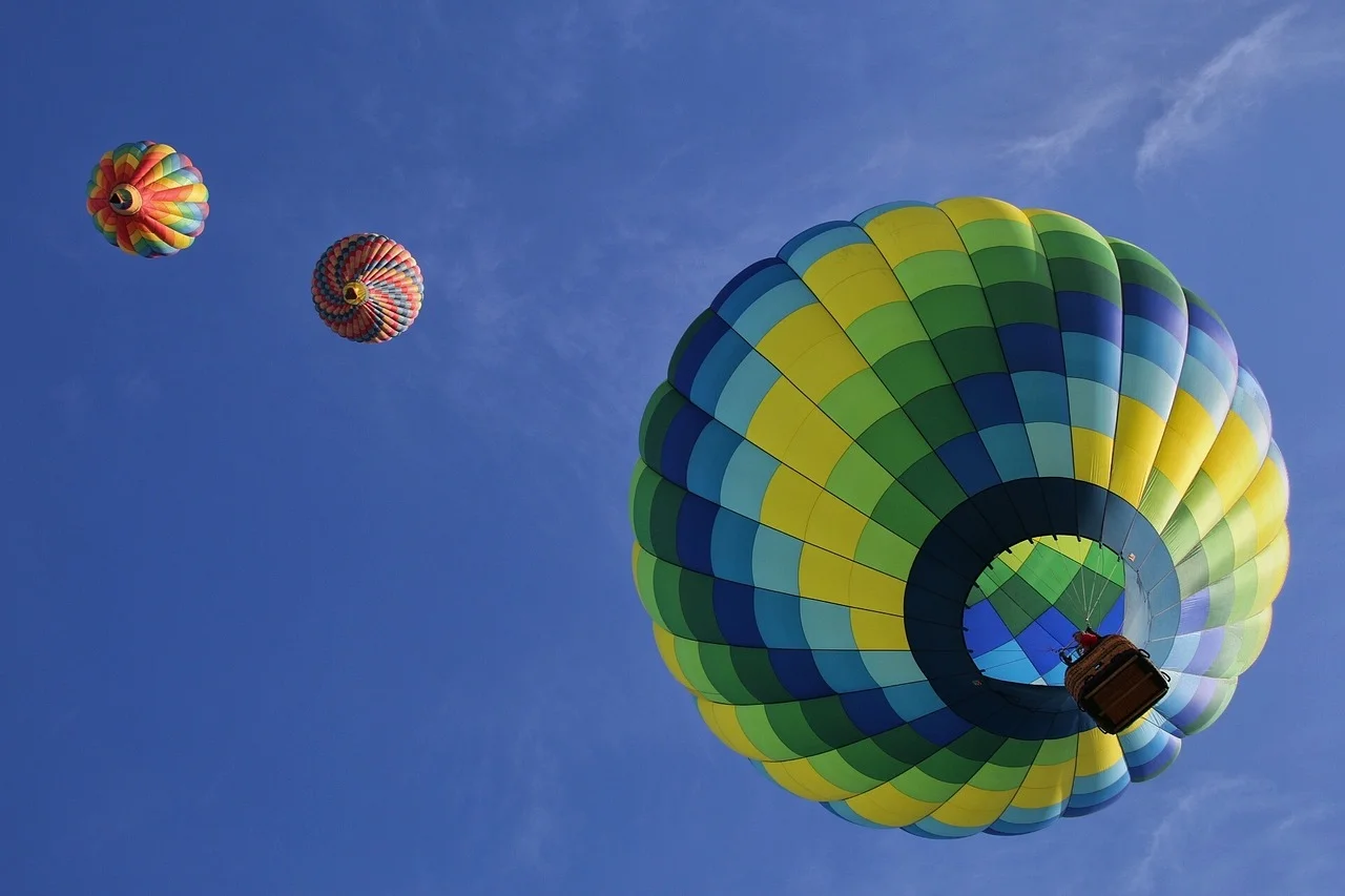 hot-air-balloons-1984308_1280.jpg