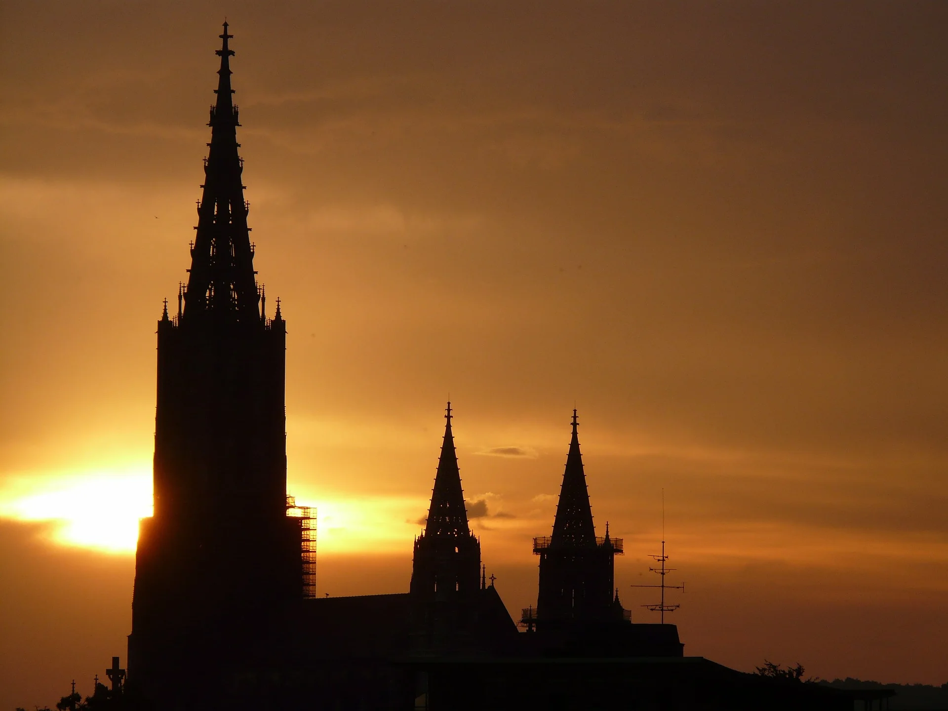 ulm-cathedral-8456_1920.jpg