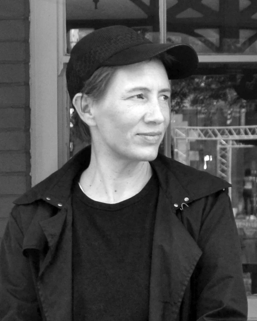 Dorothee Kreutzfeldt Dorothee Kreutzfeldt (b. 1970 in Windhoek) is an artist and lecturer based in Johannesburg. Her work as painter, researcher and educator evolves around the city and the ways in which urban spaces and imaginaries define subjectivities, notions of citizenship and agency. This has included researching the impact of bomb attacks in Cape Town in 1999 to the ways in which histories are written into the contested fabric and reconfigurations of Johannesburg. She completed her MA FA at WITS University with distinction (2004). In 2014 Kreutzfeldt co-published the book Not No Place, Johannesburg Fragments of Spaces and Times with Bettina Malcomess. In 2012 she joined the Department of Fine Art at the WITS University. Over the last 6 years she has mainly focused on her teaching portfolio and is currently working towards a PhD proposal.