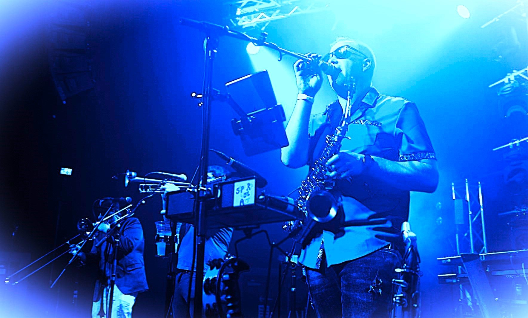 clip 10_01_00_25_23 blue.jpg