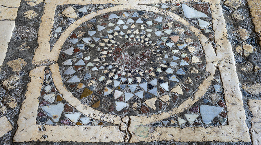 The church's ancient floor mosaic © hwo / Global Look Press