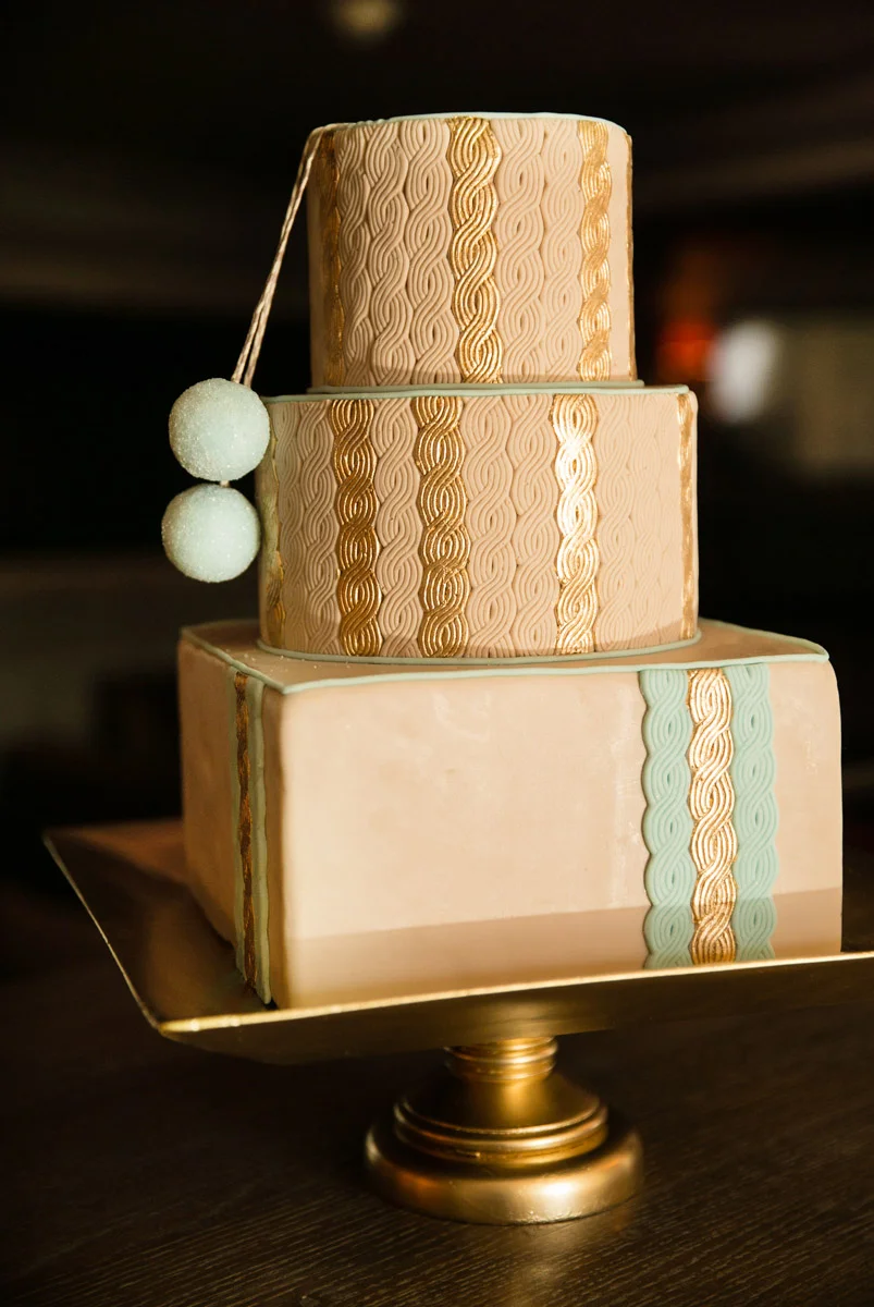 Amazing sweater cake by Erica O'Brien Cake Design, one of Martha Stewarts favorite cake designers!