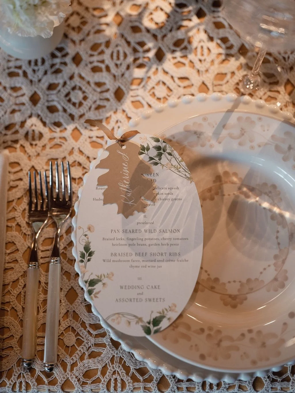 How lucky we all were to execute a long wedding at @thesistersofcedarlakes on the best weekend of the year, the first weekend in October. The weather could not have been more stunning. 
&bull;
We love mixing up tables, both the rentlas and the floral