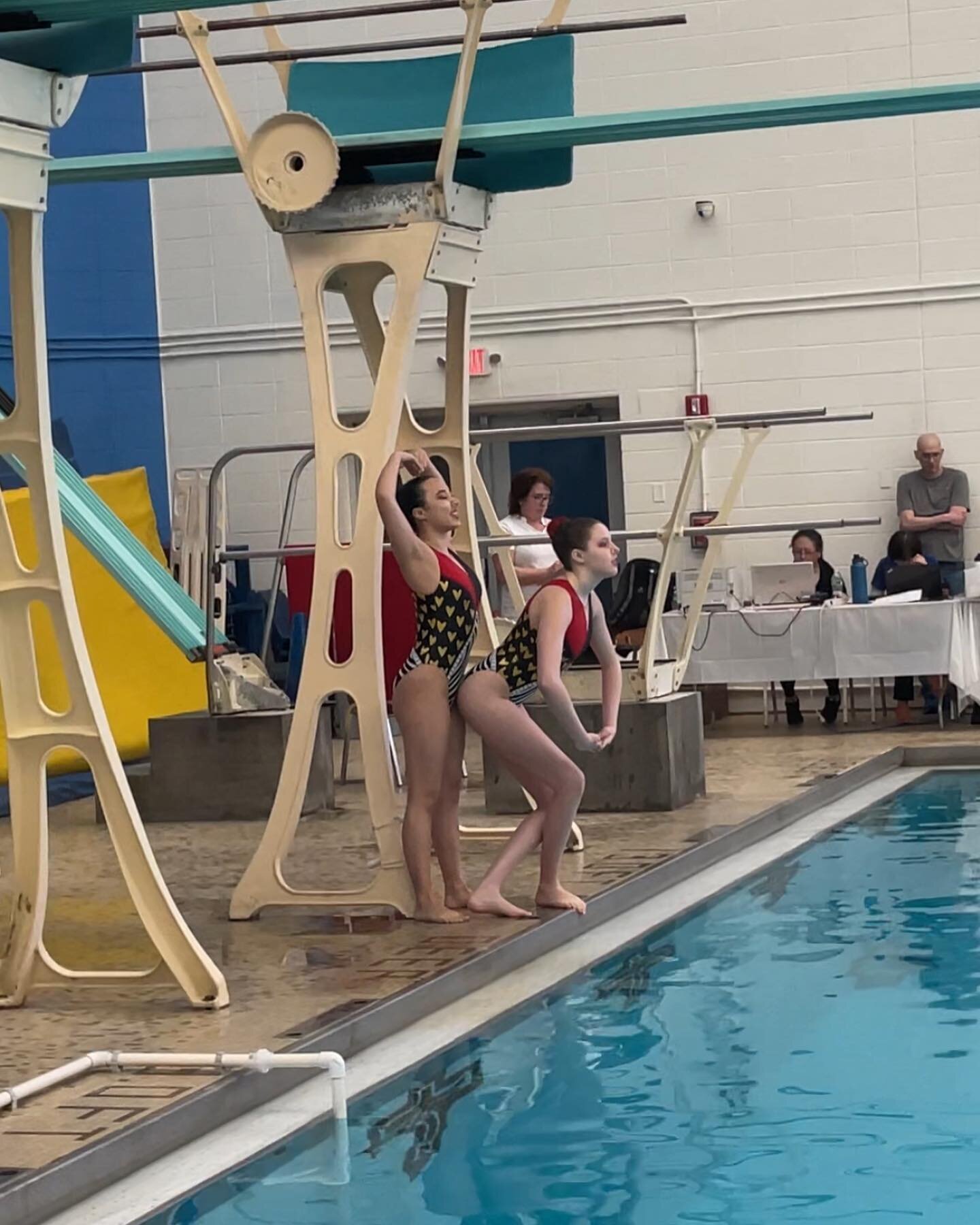 Congratulations to our juniors for completing their first meet of the season. Well done girls! 
&bull;
&bull;
&bull;
#imaginesynchro #usaartisticswimming #synchronizedswimming #nyc #imagineswimming #eastzonesynchro