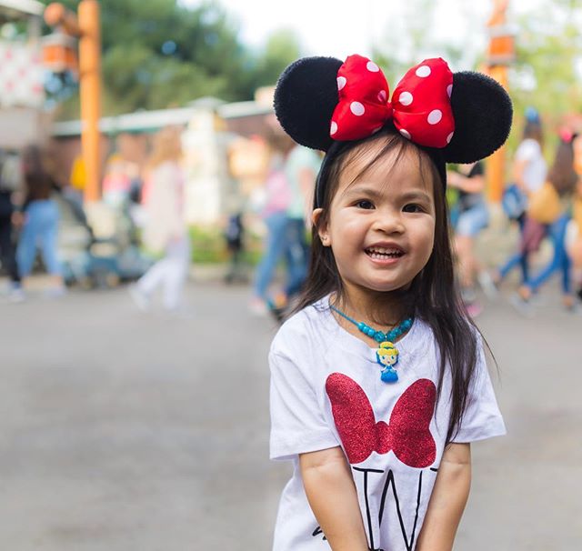 Our disney superstar of the week!  now thats a real natural smile! #nocandyneeded #notmykid #caniadopther #mamawentmia #photoshoottime #disneyland #disneycaliforniaadventure #travel #wanderlust #chill #potd #photooftheday