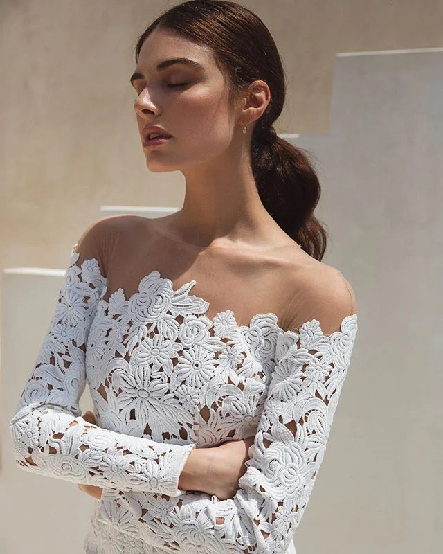 Off the shoulder realness 💕
Gown: Hampton 
Photo by @thismodernromance