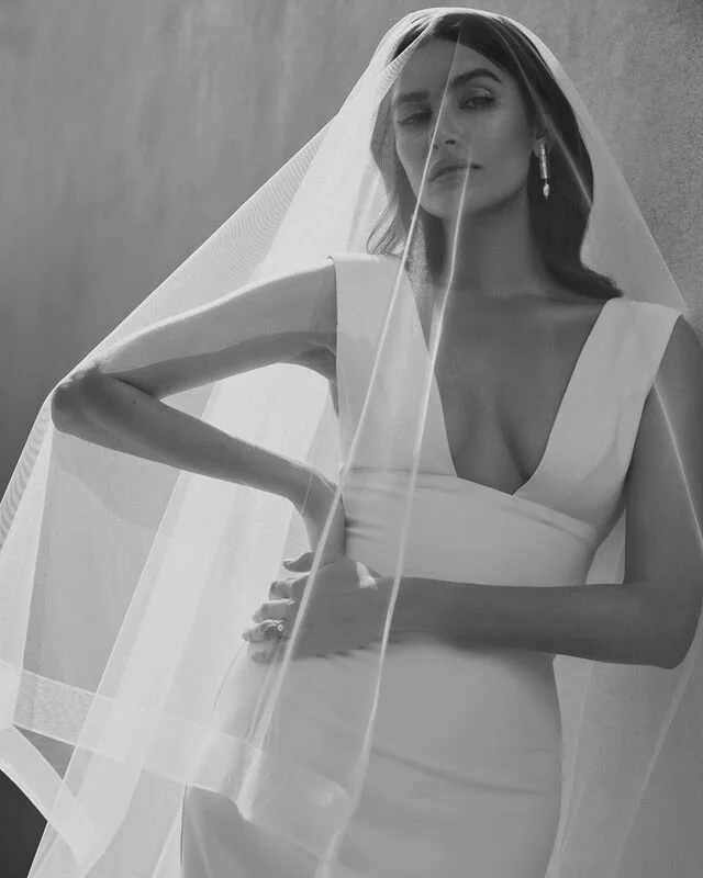 Look fabulous, keep it easy ✨. All 5 Sarah Seven Flagships are open as of next week 🥳. Gown: Capri
Veil: Cathedral horsehair veil