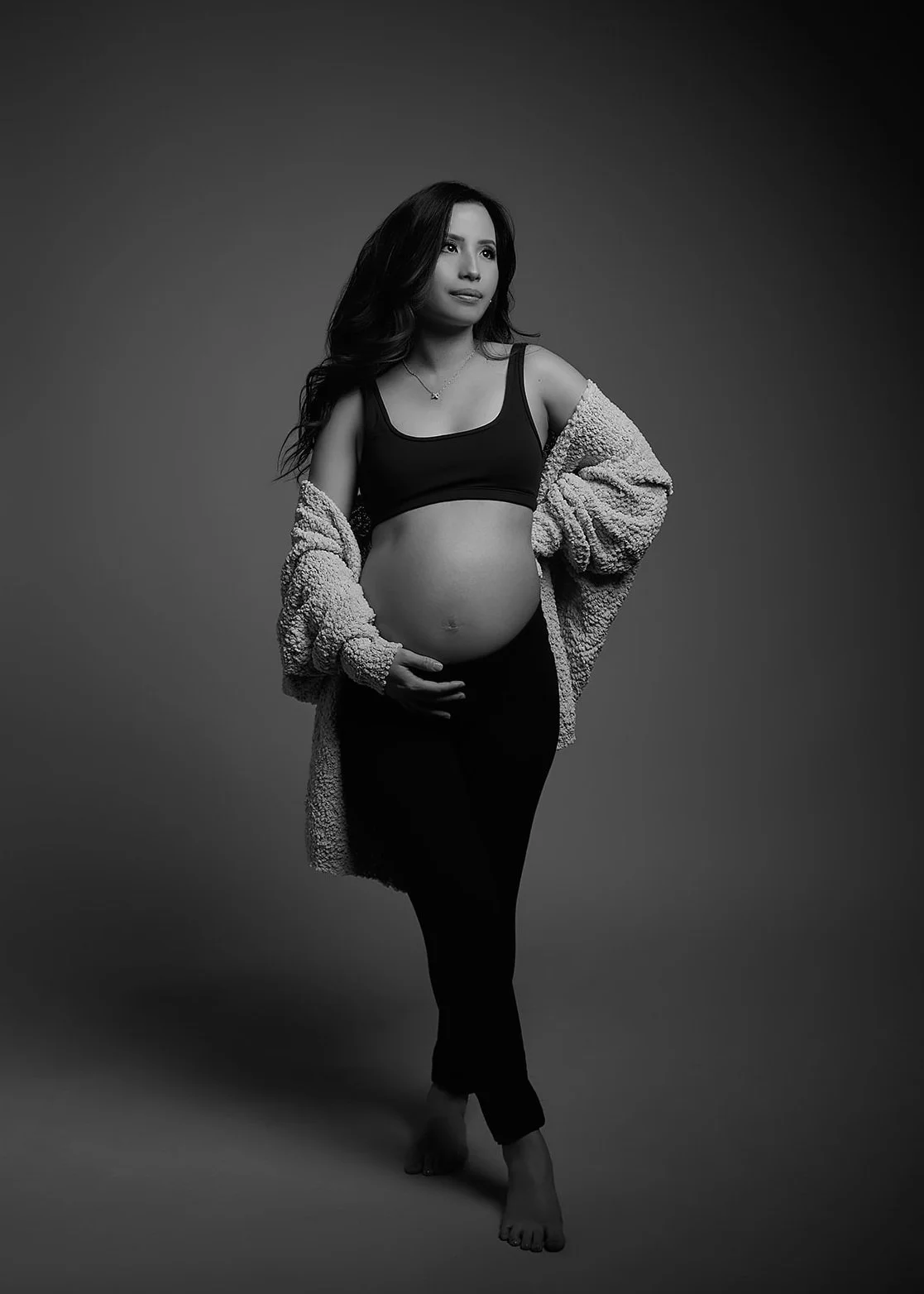 black-and-white-maternity-photographer-lauren-scott.jpg