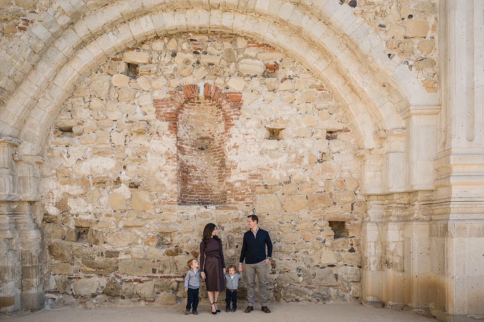 san-juan-campistrano-mission-family-photoshoot.jpg