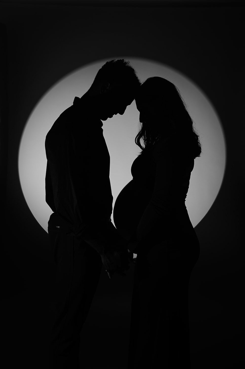 creative-light-maternity-photoshoot.jpg