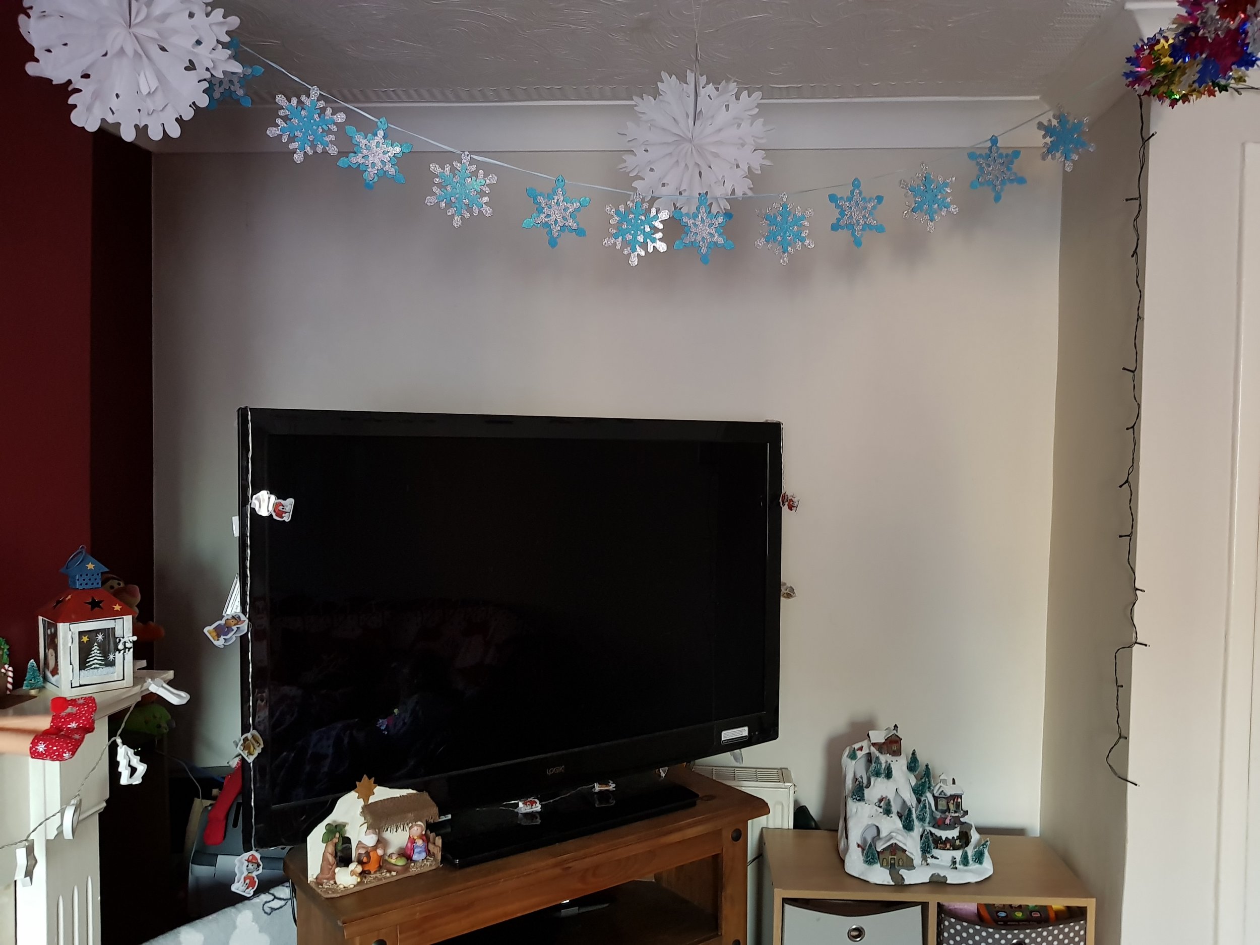 TV corner decorations