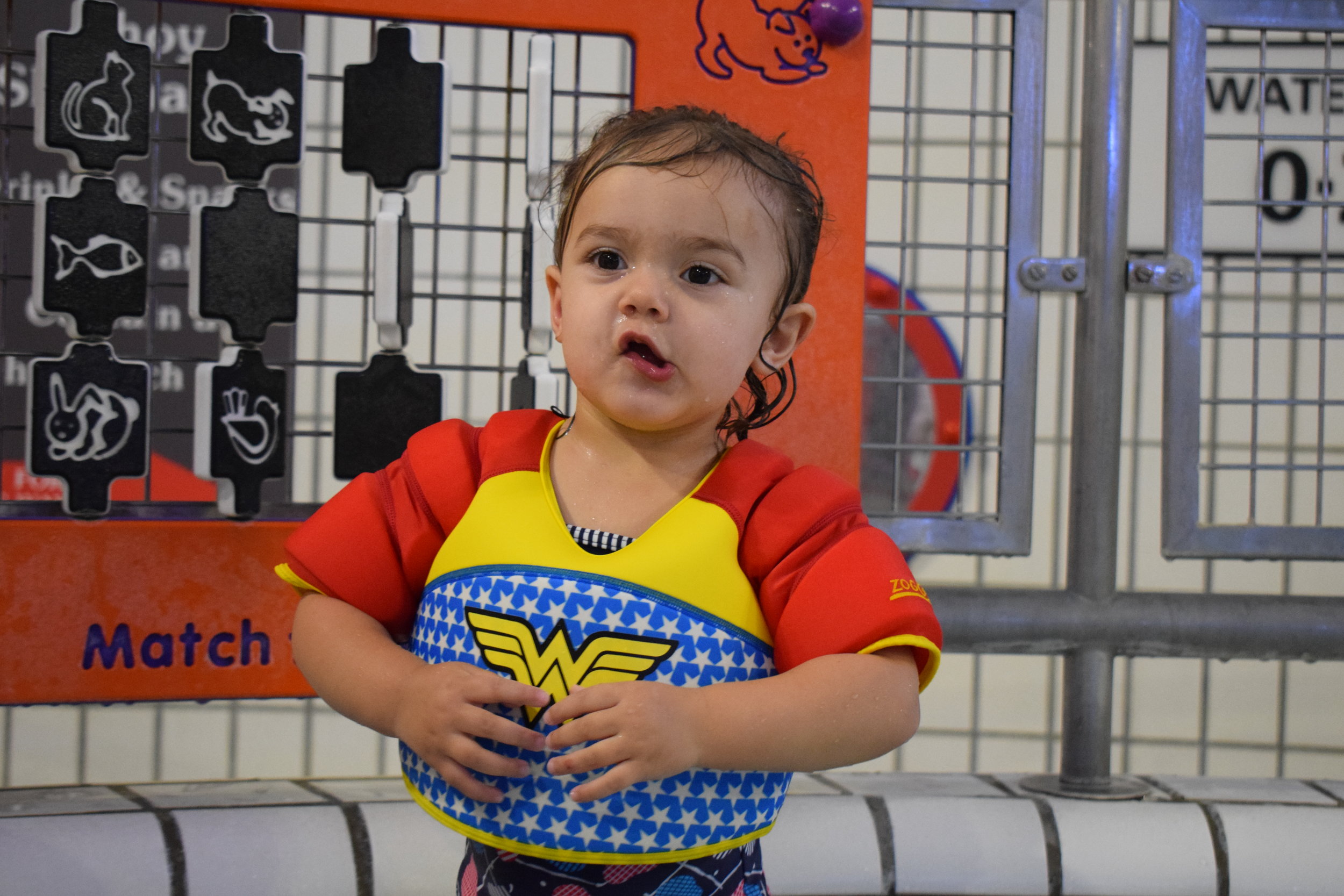 Zoggs Bambini Nuoto Galleggiante Gilet ACQUA WING SUPERMAN Wonderwoman 2-3 anni 