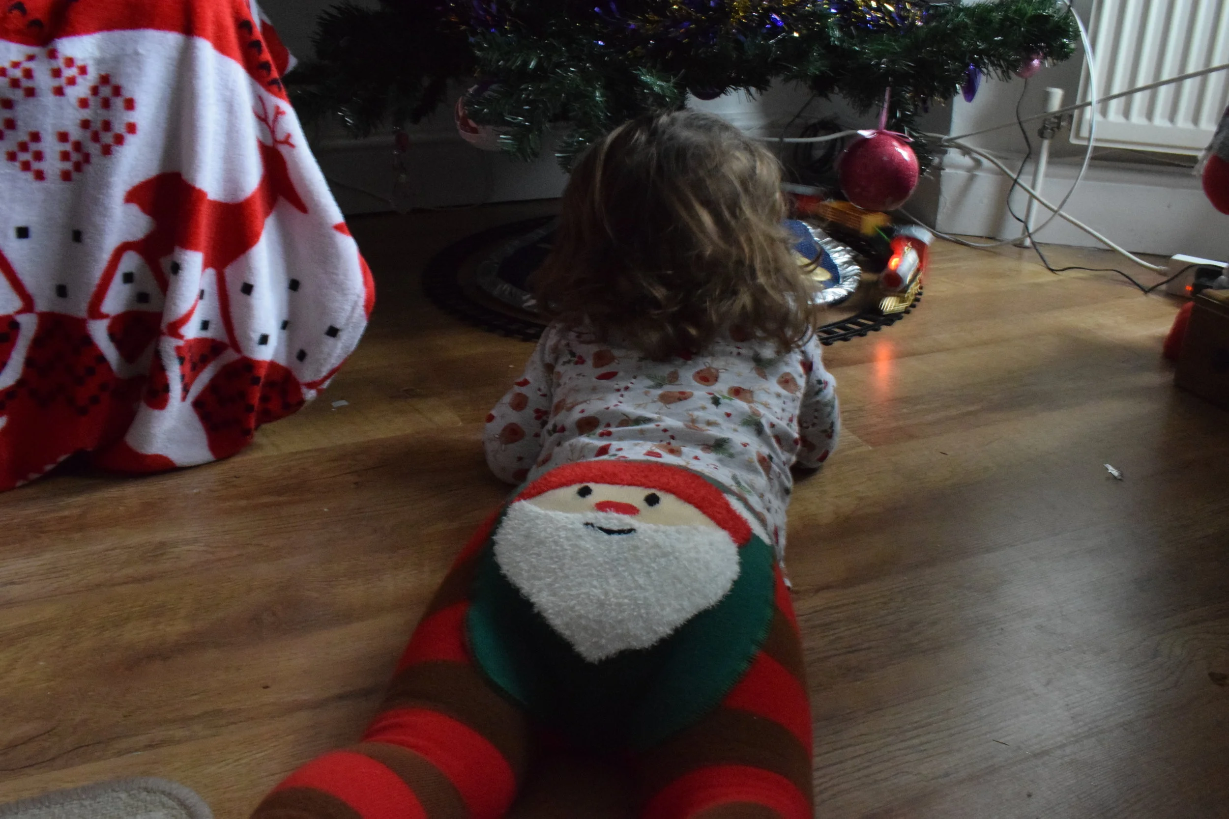 blade and rose santa leggings