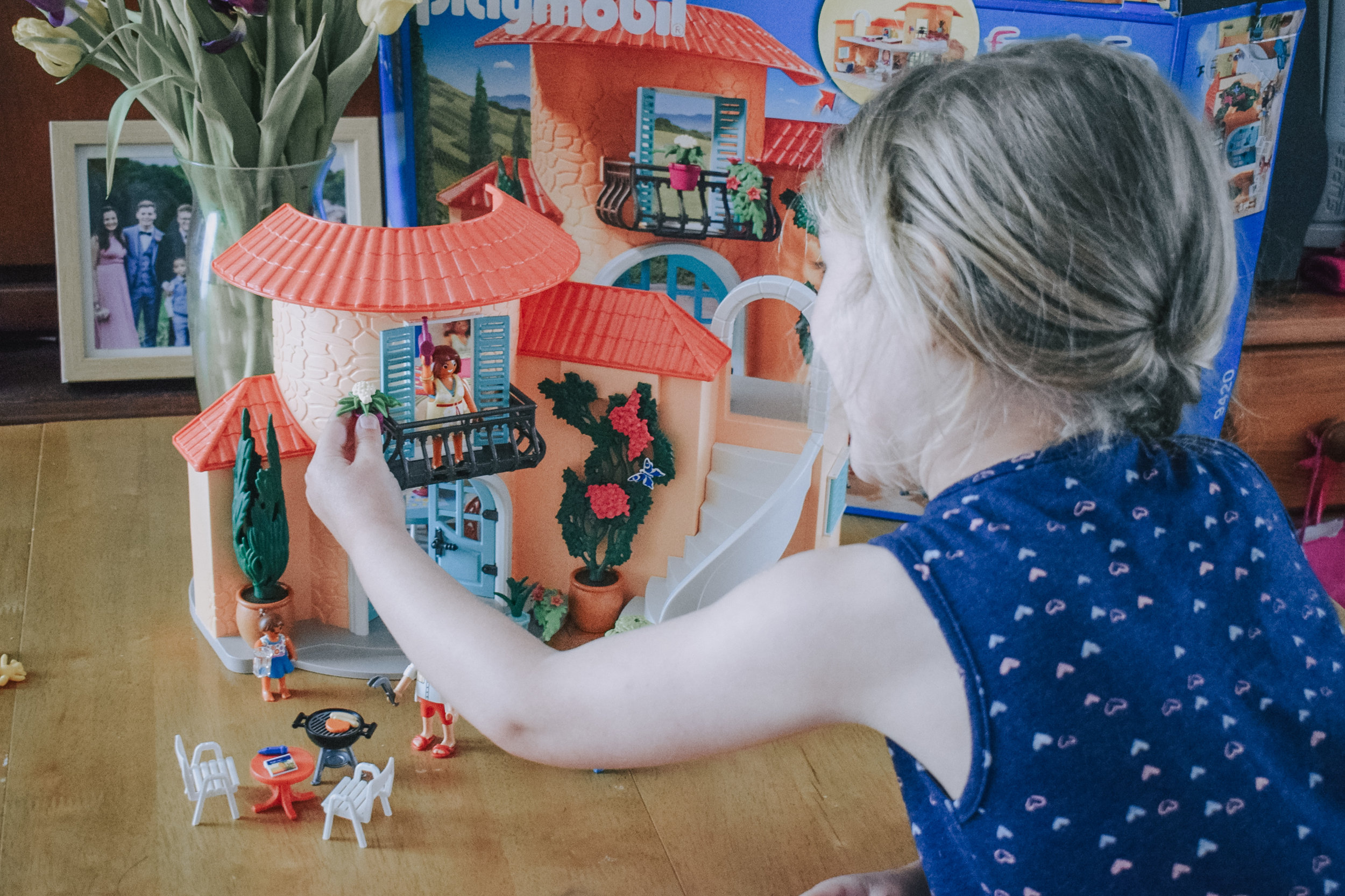 Playmobil Family Life 9420 summer villa set