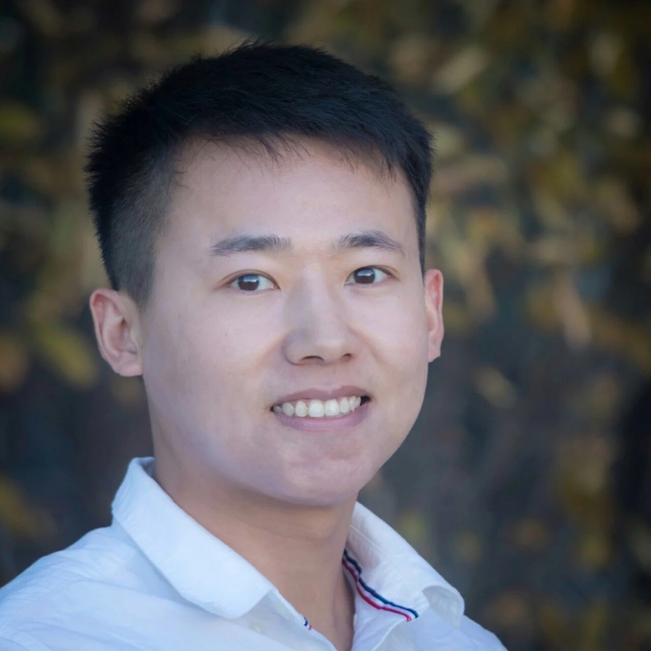 Yizhe Song, Graduate StudentI grew up in Shandong, a coastal province of East China. I love the ocean, rain, and snow. I also enjoy the sun, breeze, and fallen leaves. These regular things are the spark in my life. Usually, I'm resistant to cold and hot weather. I also like zoning out for a moment when I stay indoors.