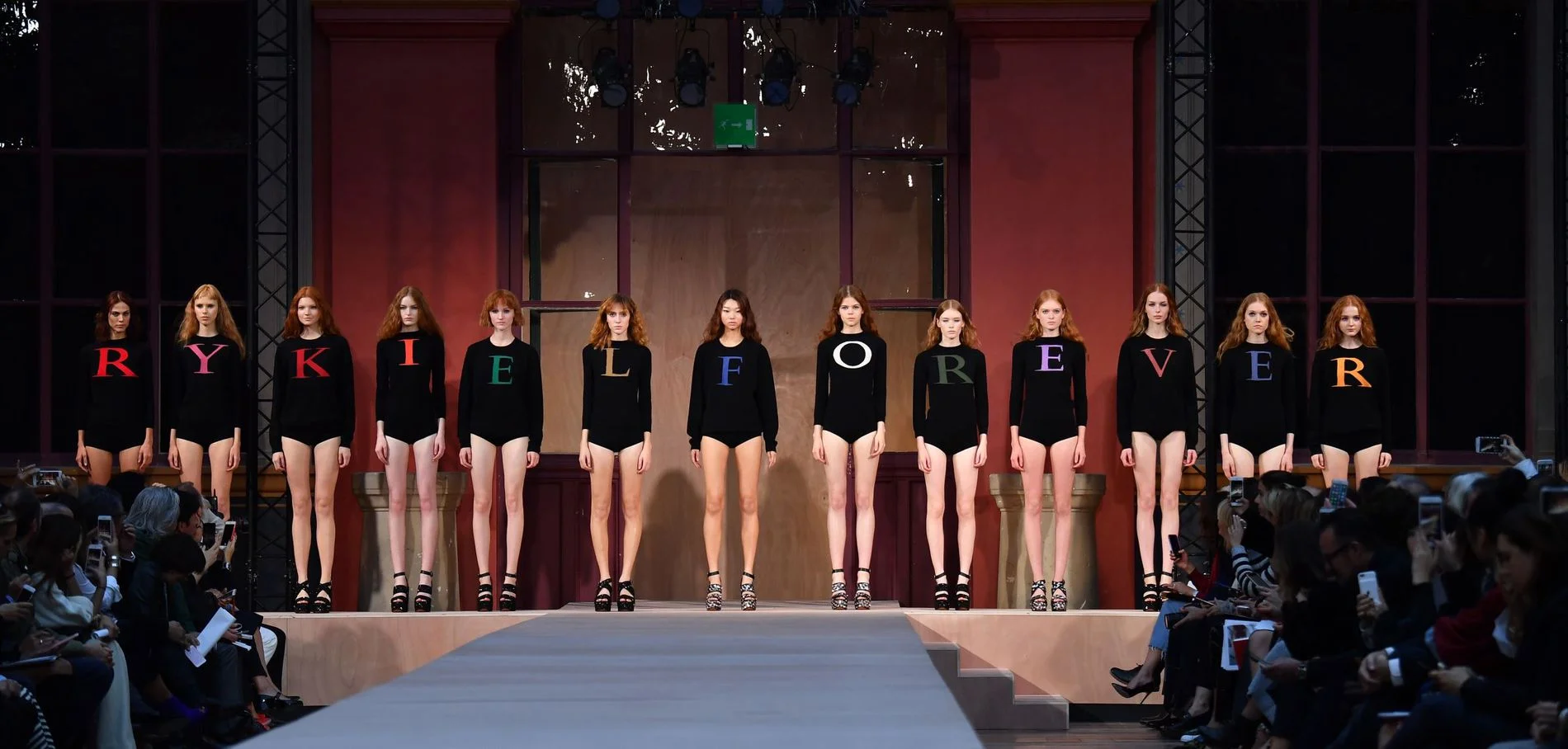 Le-defile-Sonia-Rykiel-a-la-fashion-week-de-Paris_exact1900x908_l.jpg