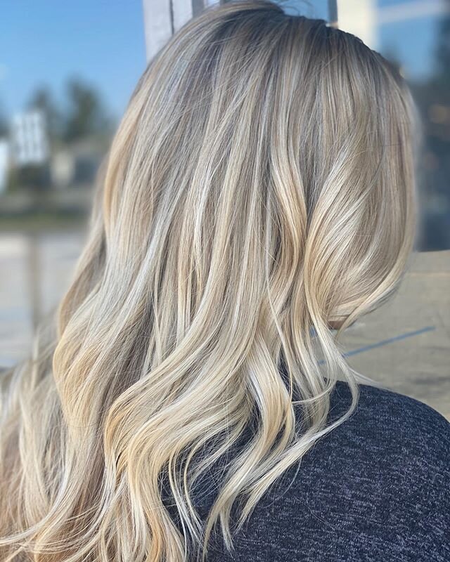 My one TRUE LOVE ❤️ in the hair slaying game will always be BLONDES! 💫 I&rsquo;m back in the salon full time! To book your appointment please call 714 486 1403! CANT WAIT TO SEE YOU 😘 #hairandmakeupbyamandacristine #orangecountyhairstylist #orangec