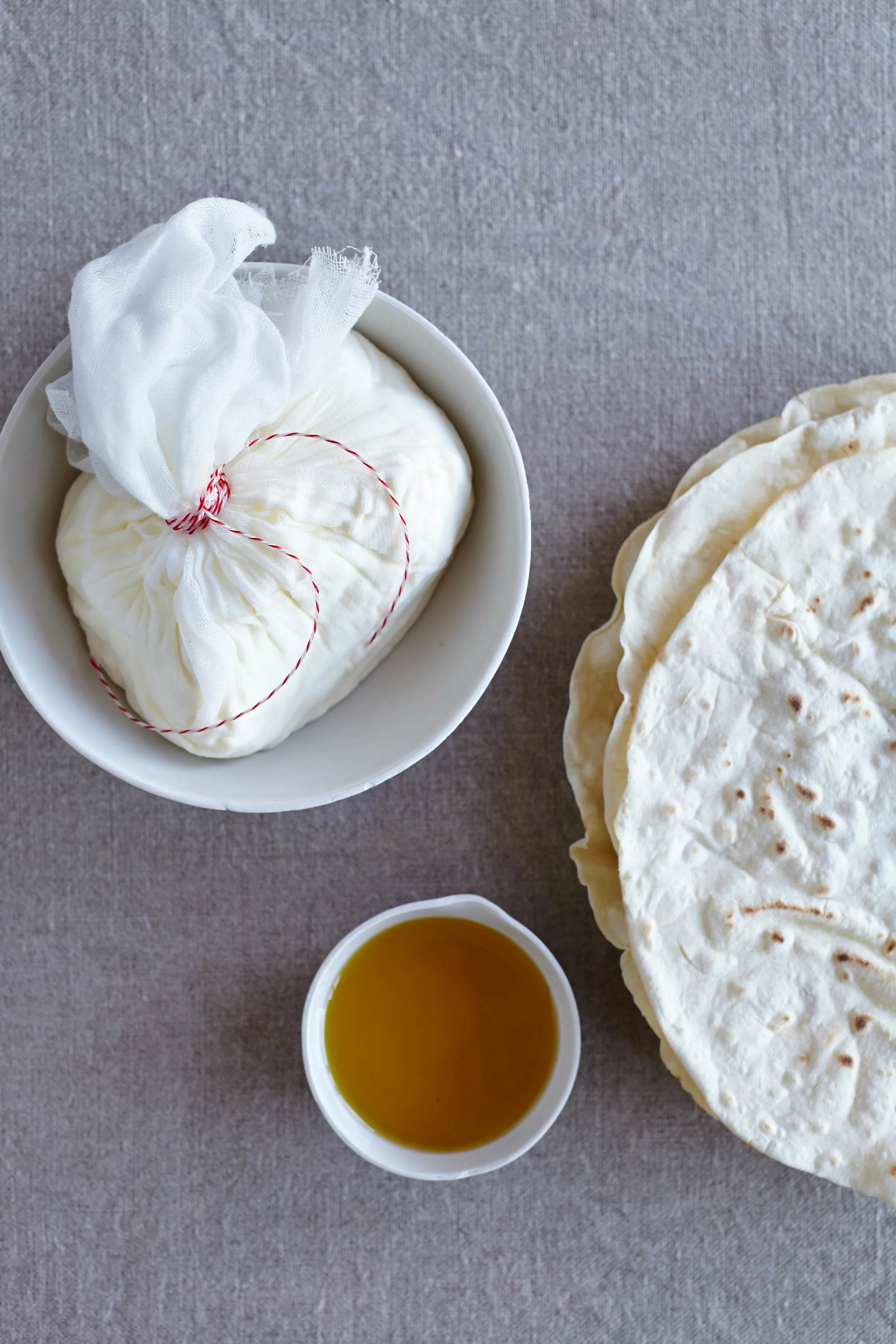 Meze_Opener_Dips_01_206384.jpg
