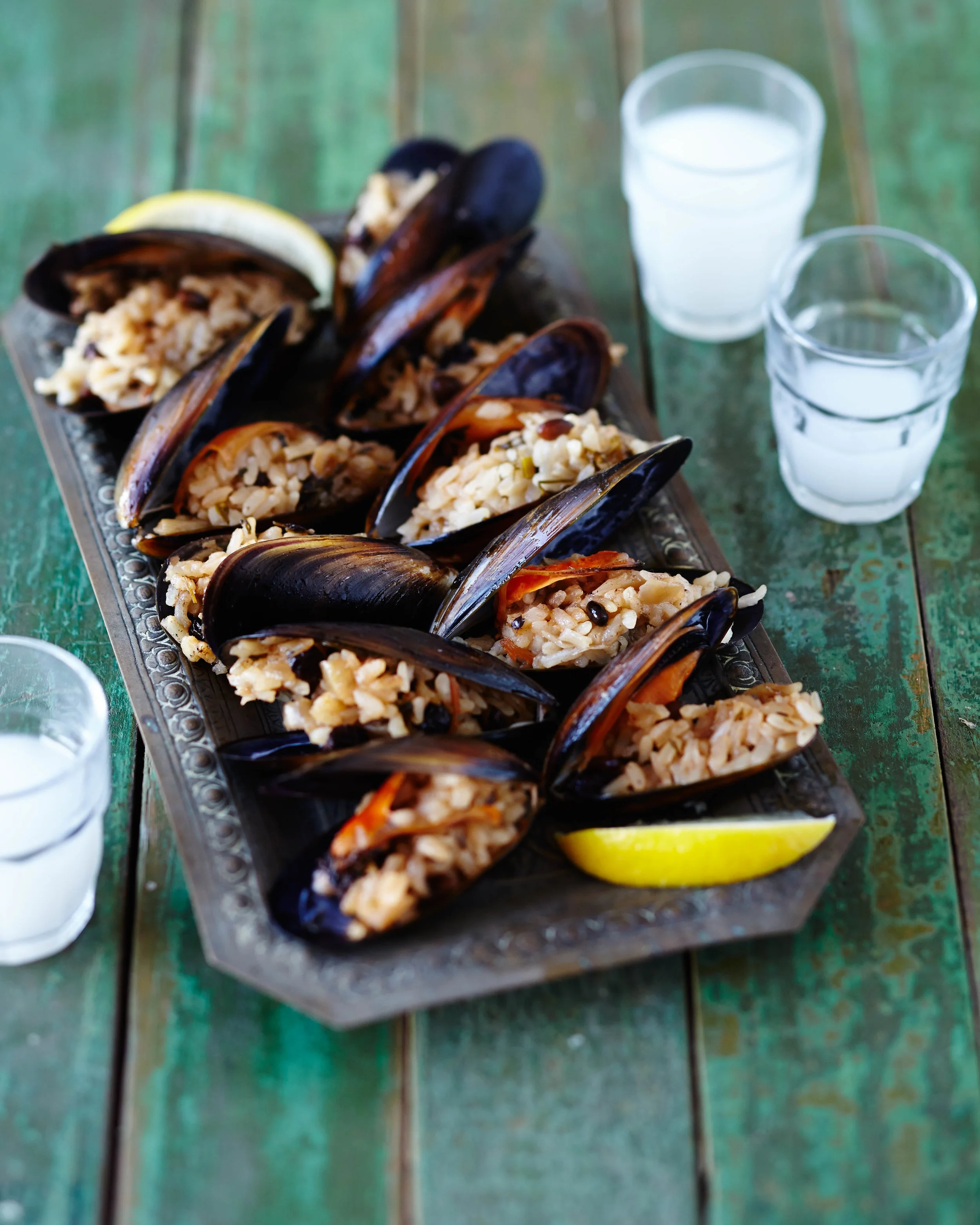 Meze_Dolmas_Mussels_01_206460.jpg