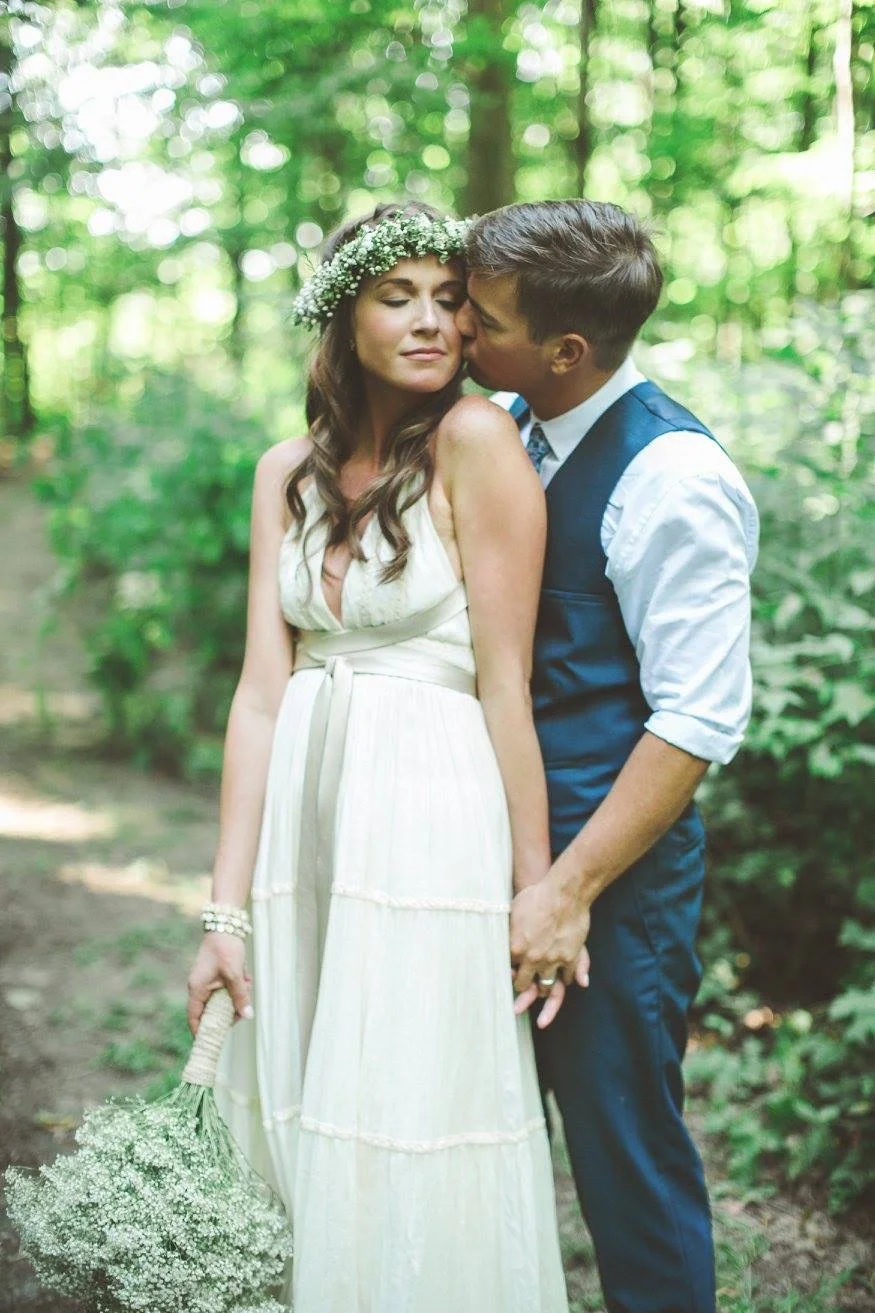 Sarah is wearing SHAREEN Bridal (the “ Alexa ” in cotton). Photography by Ashley Dunlavy Photography . Flowers by Oberer’s Flowers of Columbus . Venue is Canyon Run Ranch in Pleasant Hill, Ohio.