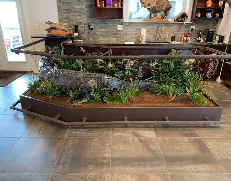 Custom Alligator Bar