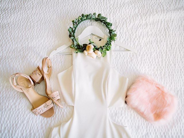 Dress ✅
Shoes ✅
Rose Crown ✅
Pink fluffy clutch bag ✅✅✅
.
.
.
.
.
.
.
#azigers #loveauthentic #ftwotw #bohowedding #theknot #elopement #brideandgroom #smpweddings #shesaidyes #realweddings #weddingdetails #weddingchicks #risingtidesociety #loveintent