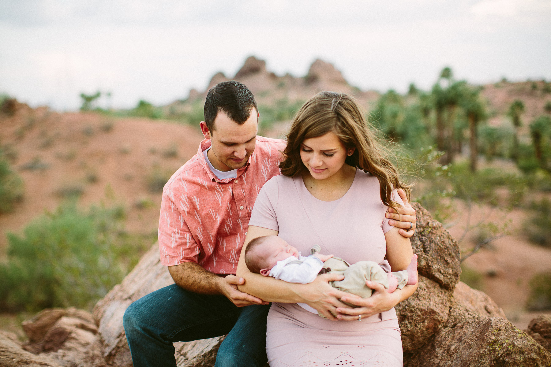 Luxium-Creative-@matt__le-Newborn-Baby-Photoshoot-Arizona-Phoenix-Papago-Park-Red-Rocks-102.jpg