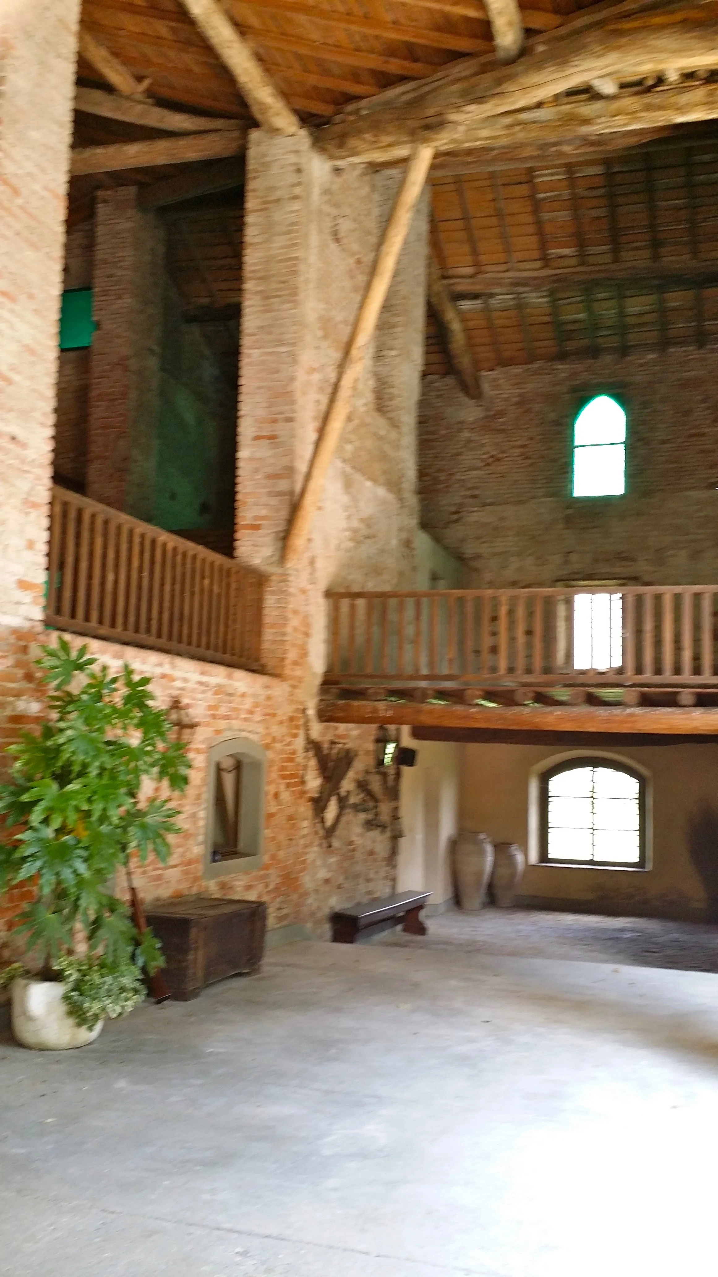 Castelvecchio - Portico con soppalco 