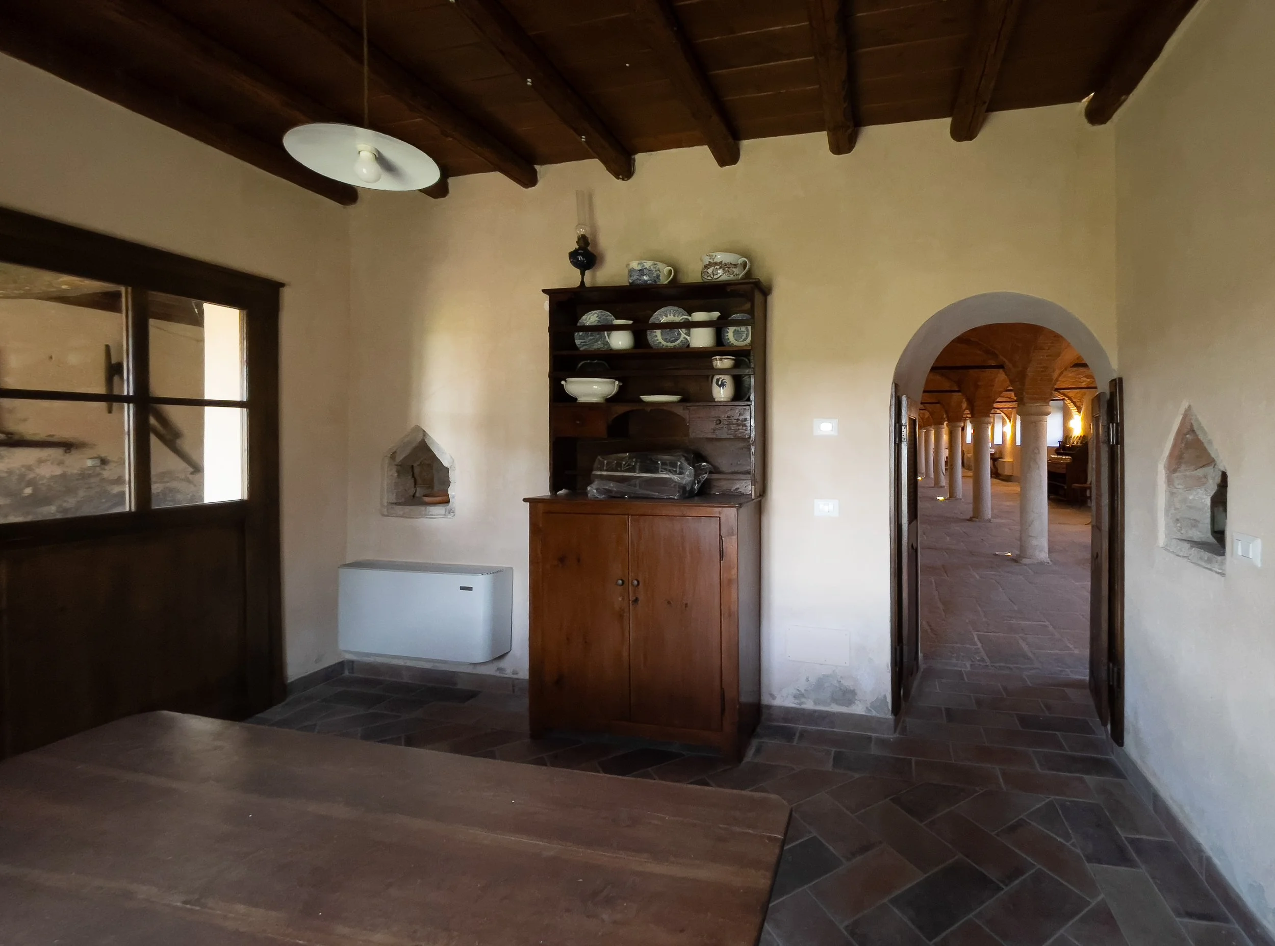  Scorcio del salone visto dalla cucina  