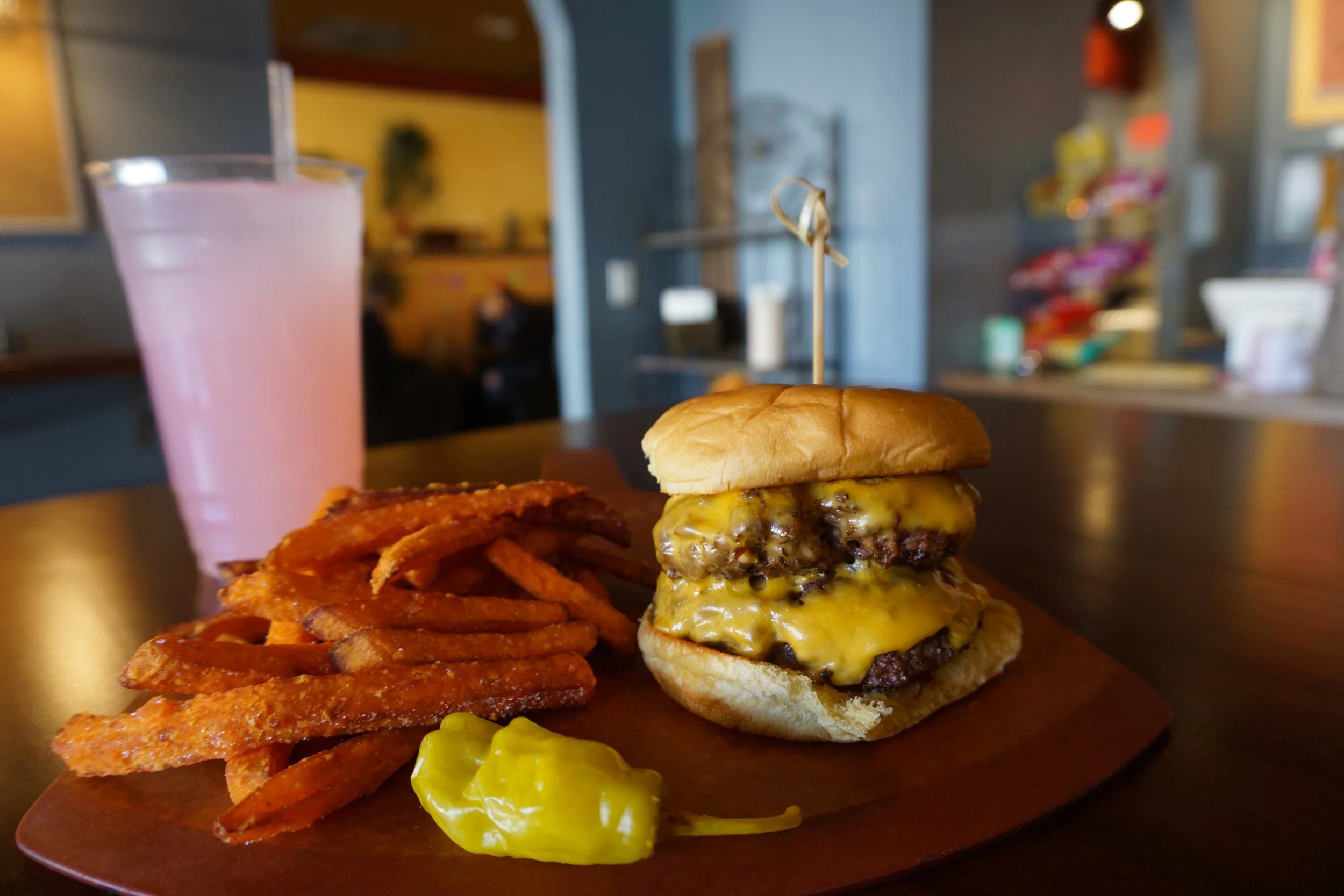 Cheeseburger_MikeMikes.jpg