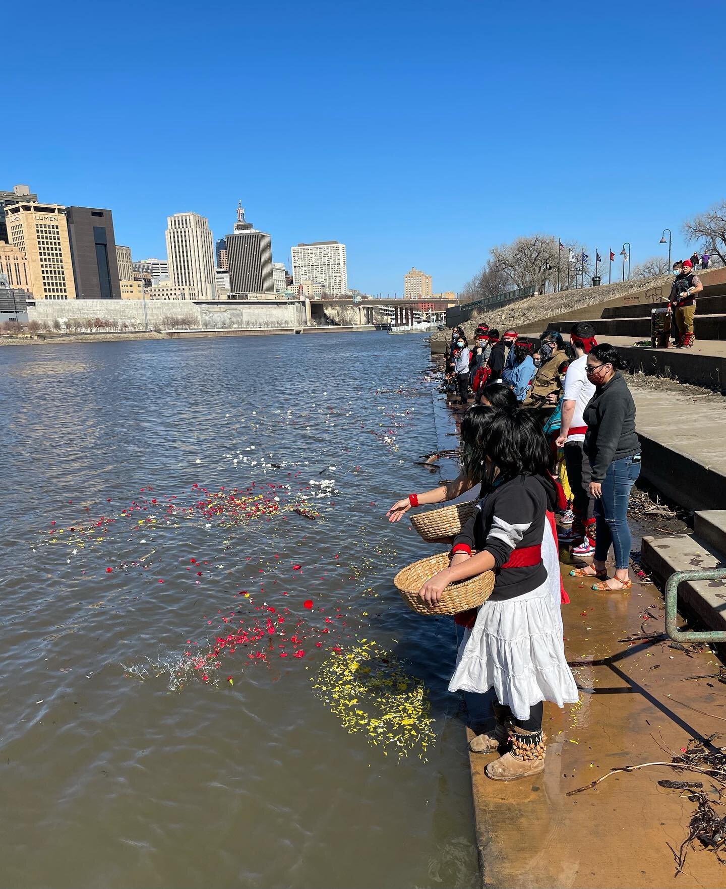 In place of our regular Saturday class, on Chiknahui Kalli (day and year), we made offerings of dances, songs and flowers from our new year ceremony to Wakpa Tanka, Misi-Ziibi (Great River, Mississippi River). 

Giving thanks for the lessons of the p