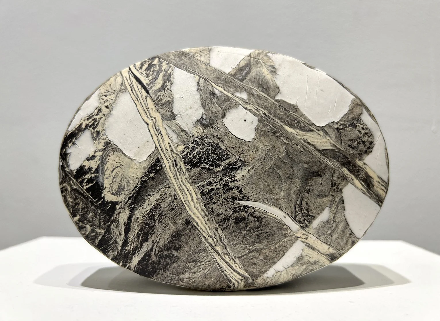 Monolite Dormiente Urn 1 - detail