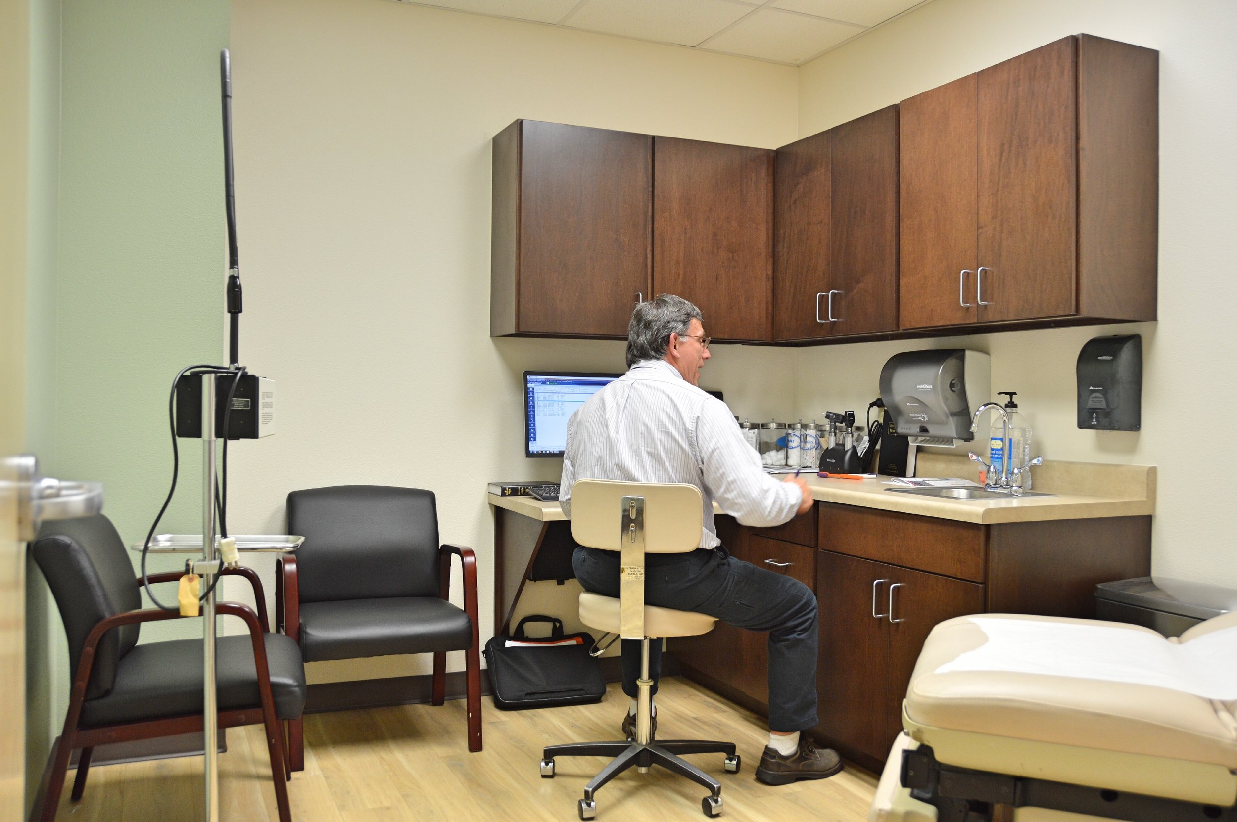 Gallery — Laredo Premier Healthcare Primary Care Walkin Clinic in