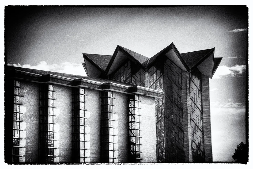 AIR_3139 clean bw.jpg