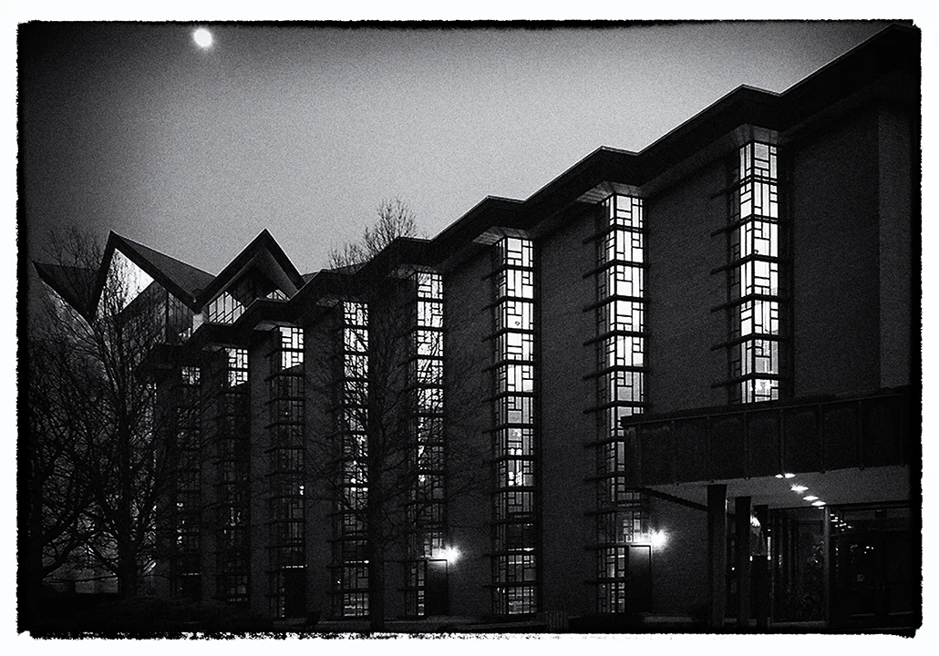 Vu Chapel night bw.jpg