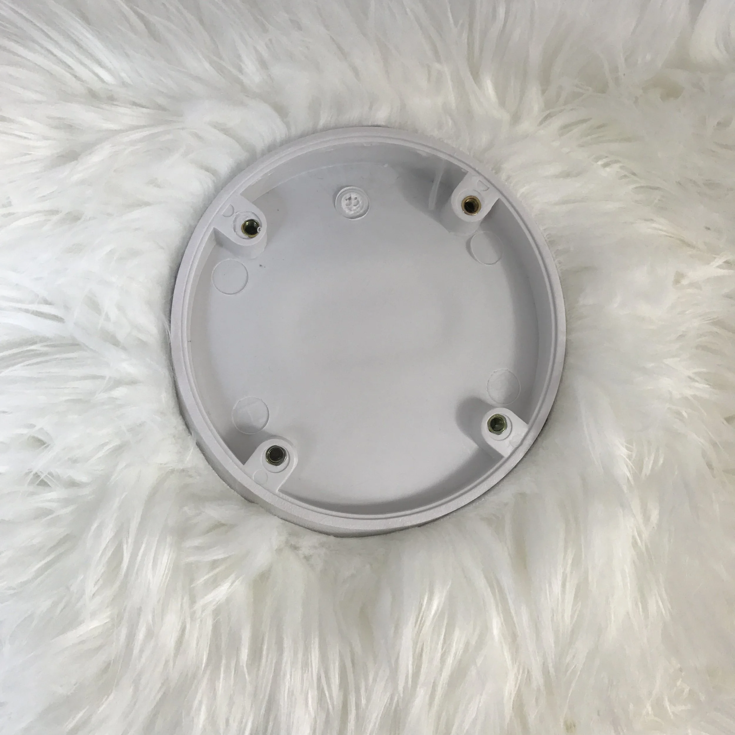Ensure that the circle base fits properly before you move on to the next step.