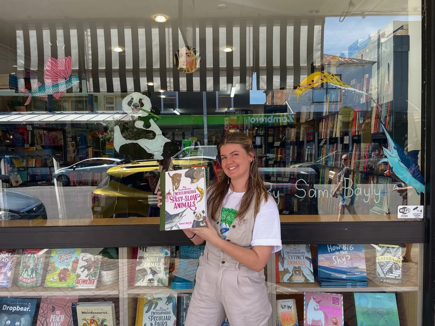 Sharing some more happy snaps of the @macleansbooks window painting day! 
Don’t forget to go and check it out ☺️ along with all the awesome books in the bookshop while you’re there haha 🐨🐆
-
-
-
#nature #art #animals #artist #watercolo