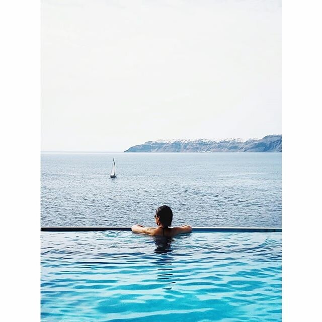 May 10, 2018 | Santorini, Greece
Yay to Friday and daydreaming about this... what I wouldn't give to be there right now. Thank you to my sweet mama for this shot! ❤
&mdash;
#infinitypool&nbsp;#santorini&nbsp;#greece&nbsp;#iamatraveler
#traveleringree