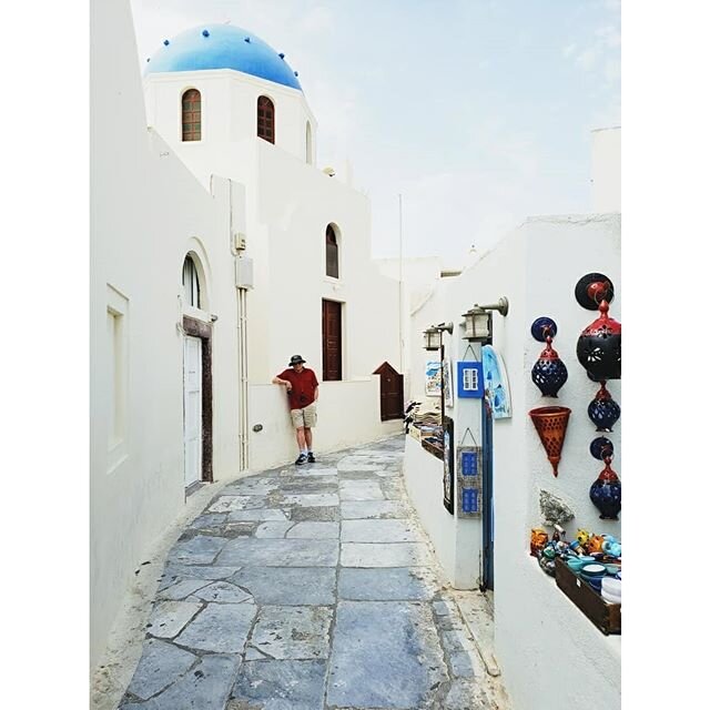 May 10, 2018 | Santorini, Greece
Happy Father's Day, dad! Remember this shot when I made you stand there until no one was around? 🥰 Thank you for being the BEST dad and for all that you've done for me. I love you so much!! Scroll to see where my dad