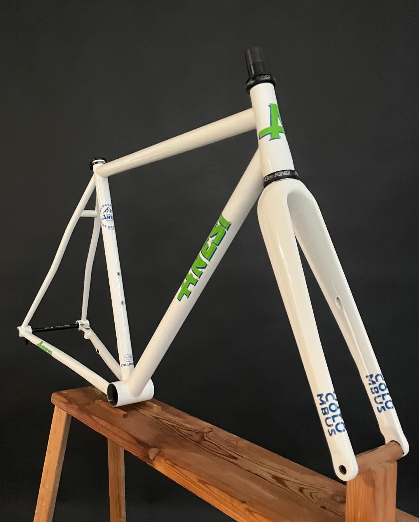 All Road - Racing paint scheme 

#anesicicli #borgosacco #adhoc #rovereto #craftmanship #steel #custom #gravel #custombike #framebuilding #steelisreal #cycling  #handcrafted #handmade #craft #bespoke #custombicyclemovement #madeinitaly #madeintrentin