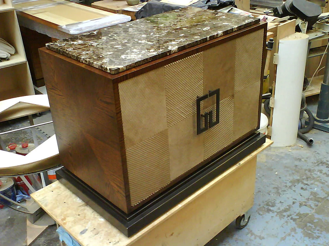 Stone-topped refrigerator cabinet 