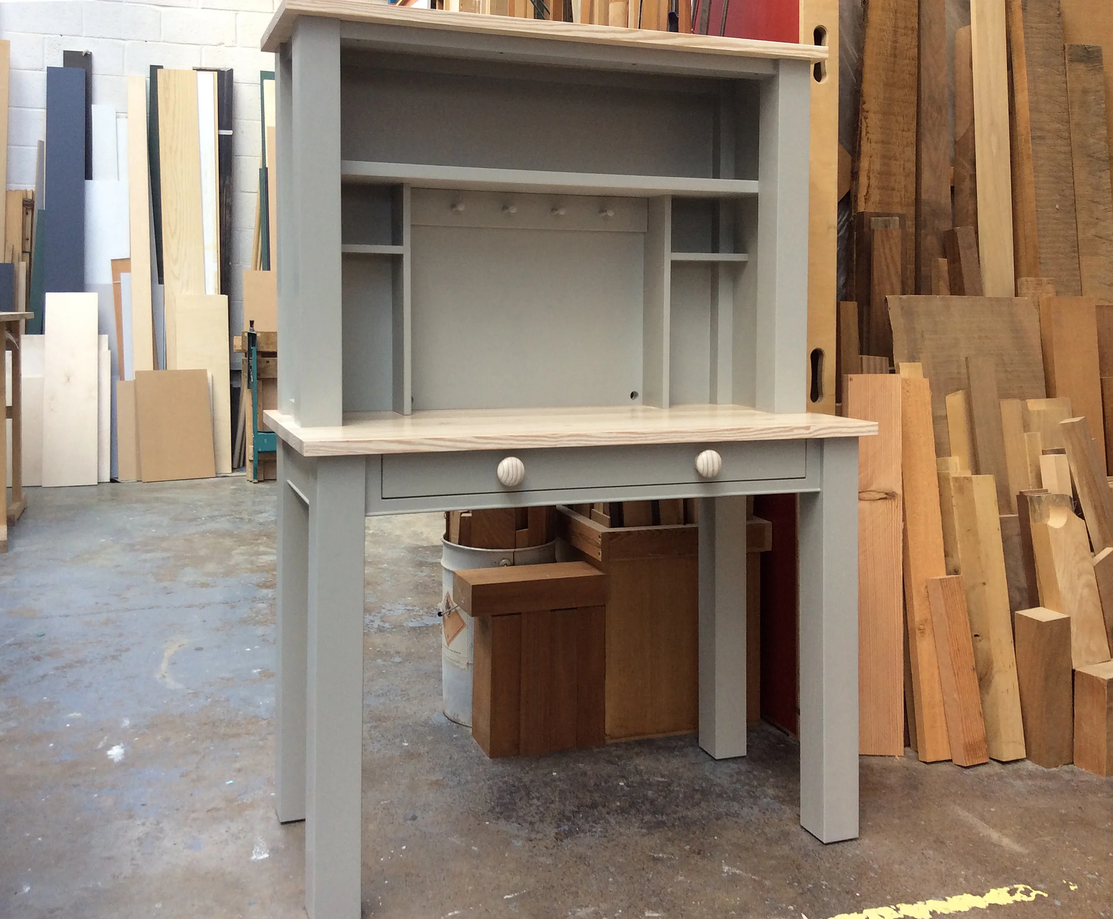 Freestanding kitchen cabinet