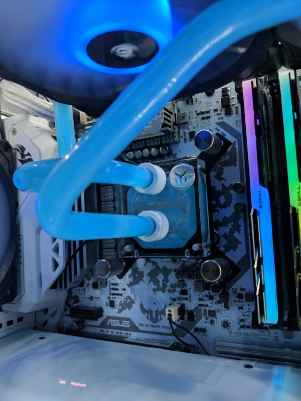 Inset on EK Supremacy EVO with Primochill VUE