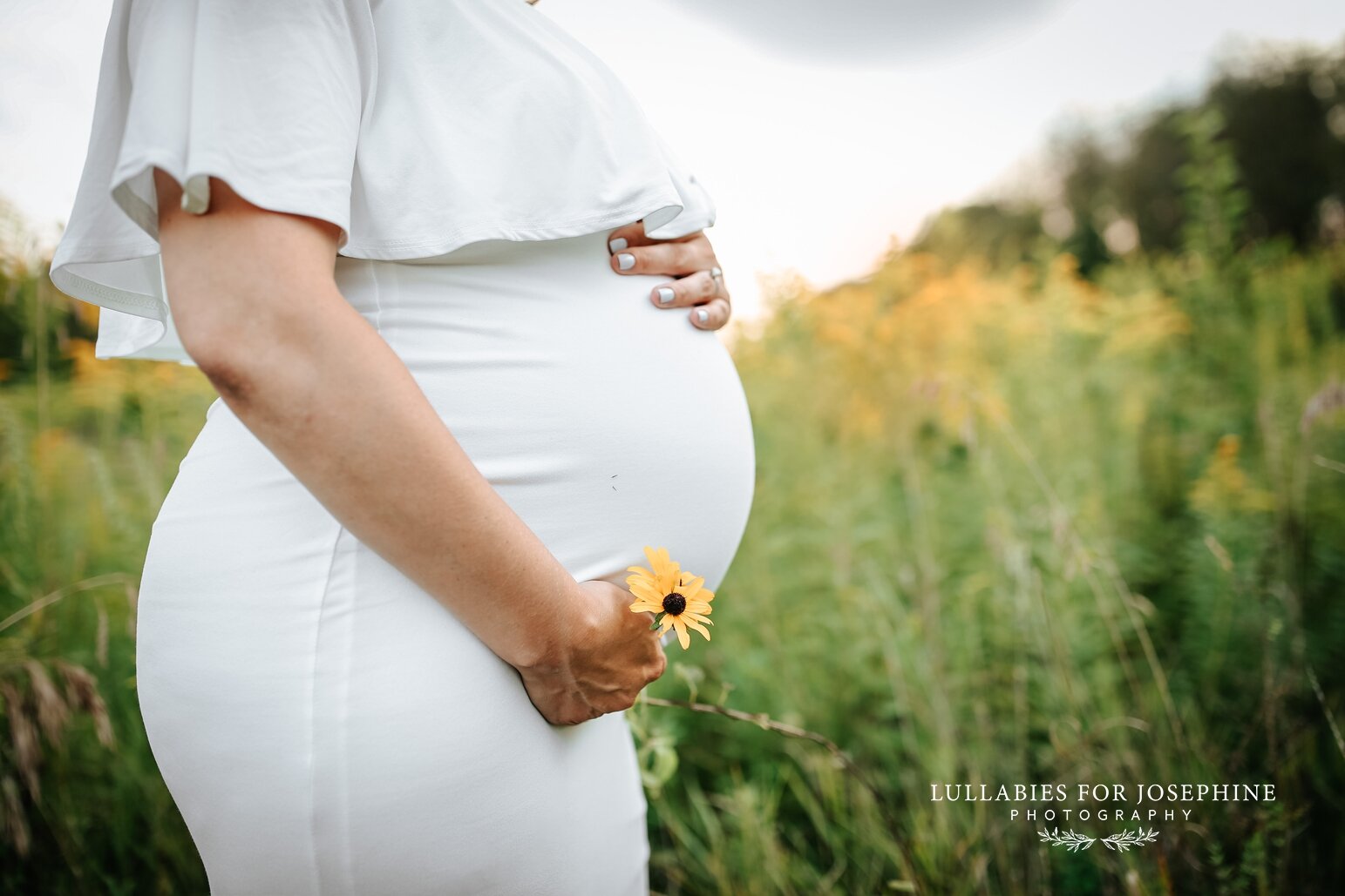 best-maternity-photographer-nj-nyc-outdoors-morristown_0078.jpg