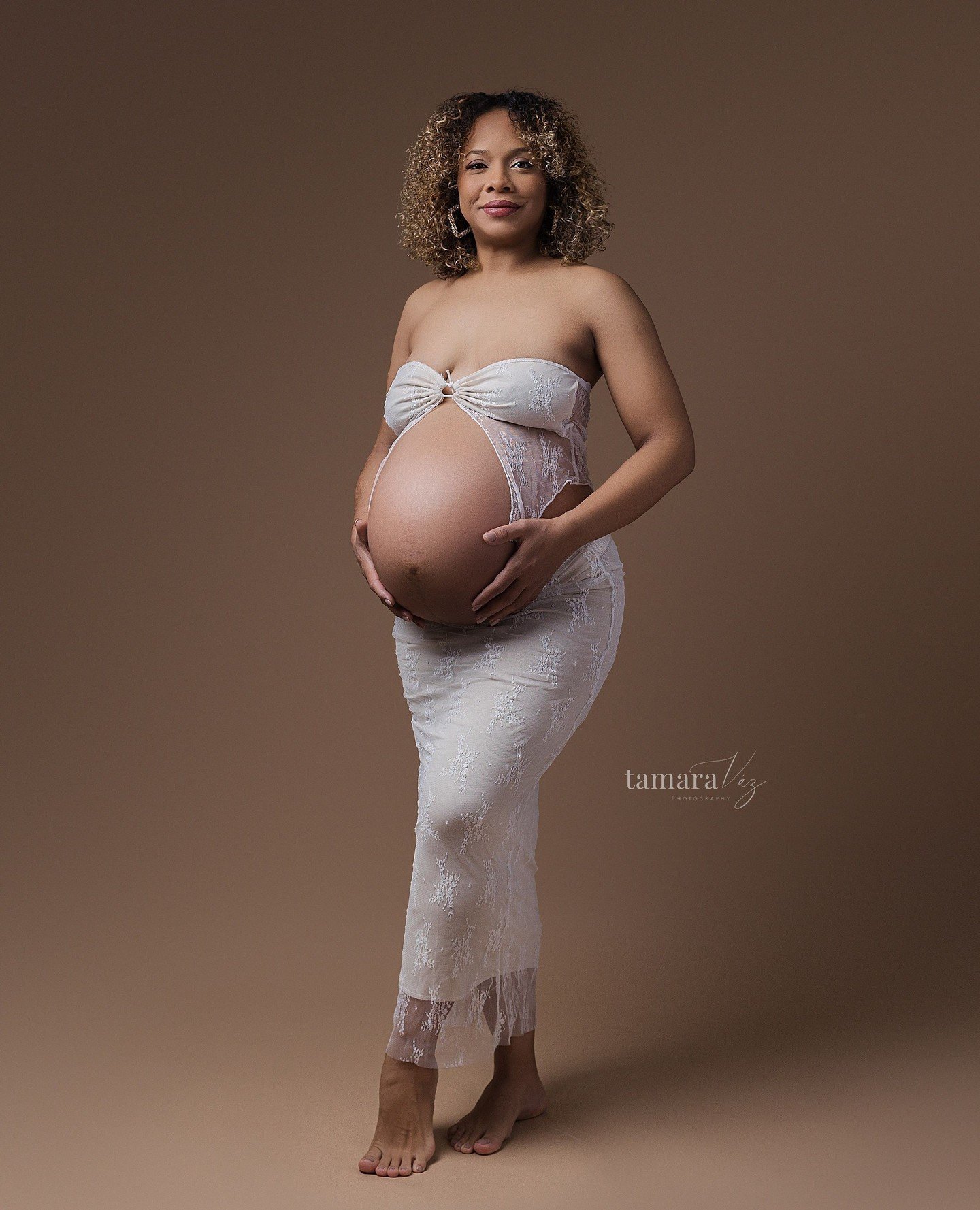 Beautiful mama expecting twins! I did Big sis Lenna's newborn session 2 years ago! 😍⁠

MUA @glam_by_laila
⁠
.⁠
.⁠
⁠
⁠
⁠
Want to know more about our customized sessions?  Contact us clicking on our link in Bio!⁠
⁠
🏆️2022 Most loved Family Photograph