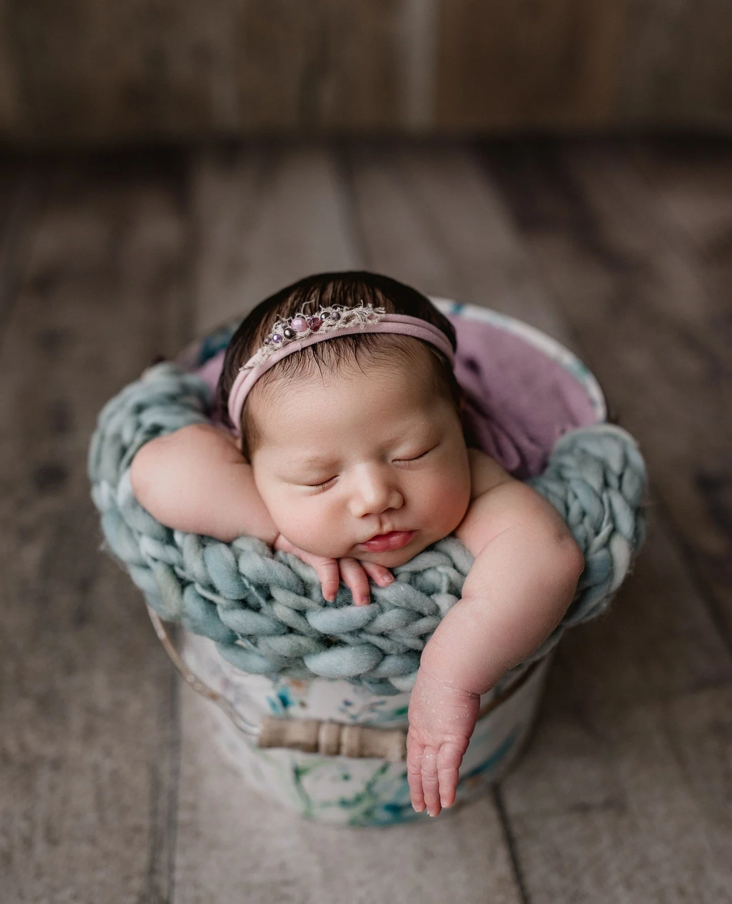 I usually don't use mixed tones, but when I do....😍⁠
⁠
⁠
⁠
⁠
.⁠
.⁠
.⁠
.⁠
.⁠
⁠
⁠
#njphotographer #njnewbornphotographer #newjerseyphotographer #northjerseyphotographer #newborn #newbornphotography #morriscountynewbornphotographer #njbaby #njmom  #new