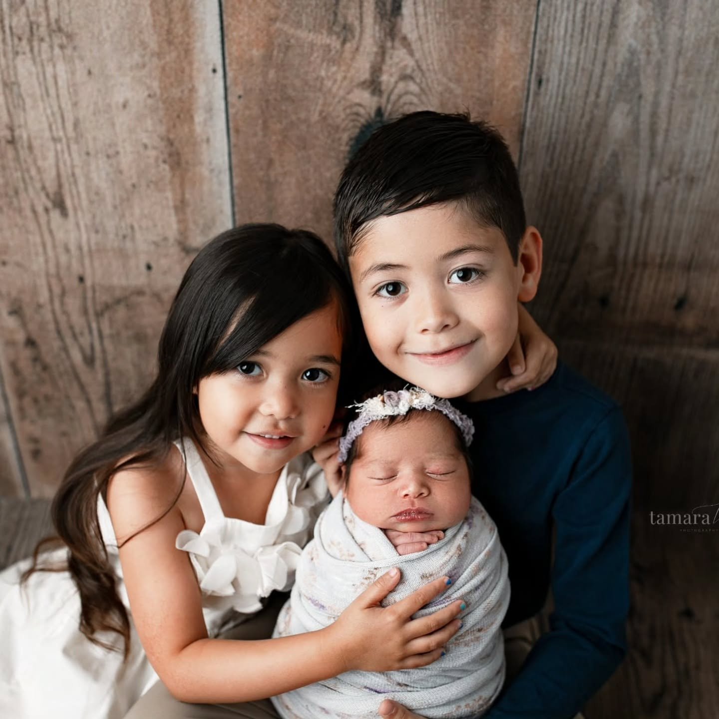 Siblings 😍

Siblings photo is of course one of the most important ones when we do a newborn session. It is usually what makes mom most nervous but to be honest I think in 9 years I have only took the defeat maybe twice. Even a composite is doable an