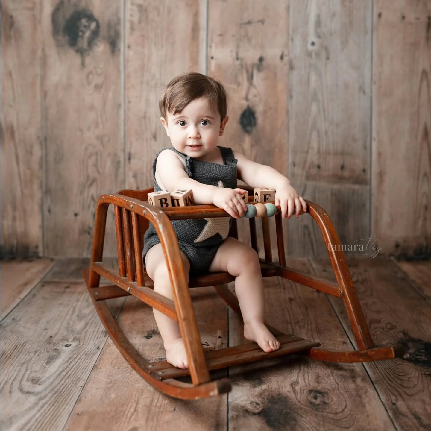 This vintage rocker was the perfect Facebook marketplace find for Bennett's 1 year milestone session! Isn't he adorable? This session was so much fun! 
.
.
.
.
Nj baby photographer, north jersey photography studio, cake smash photoshoot

#milestones,