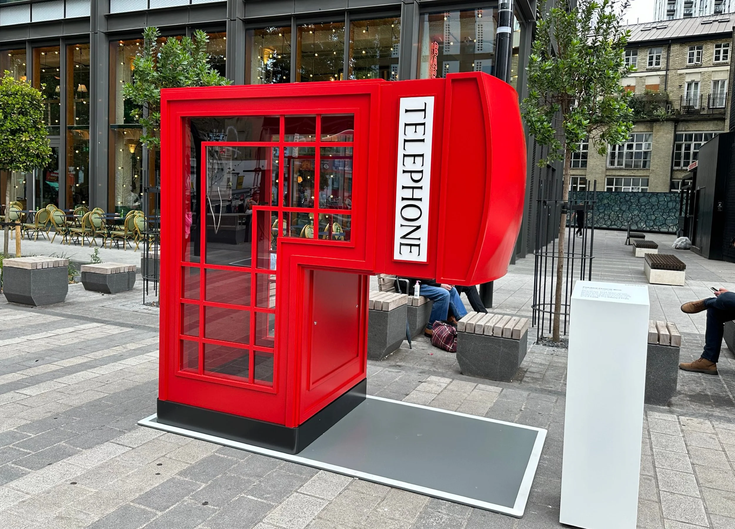 DESIGN_ADV_SAMSUNG_FOLD_STREET_COLUMN_SS16_1.jpg
