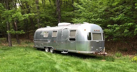 DOLLY: 1974 Airstream Sovereign Land Yacht, 31 feet, original interior and ready for us to gut and renovate
